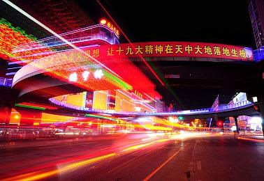 国产超级英雄踢足球游戏推出单人模式，《超级巴基球》养个超人跟你混